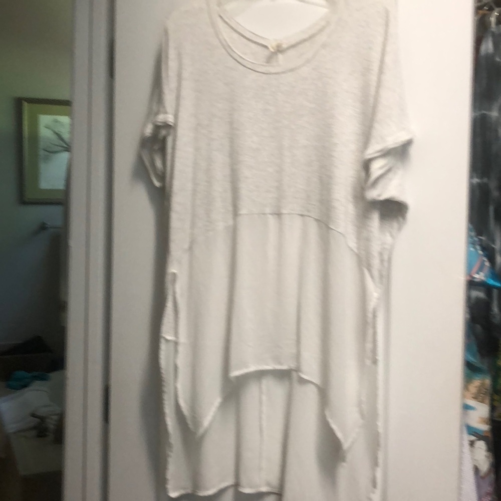 Flowing top.  T shirt and sheen material w slits